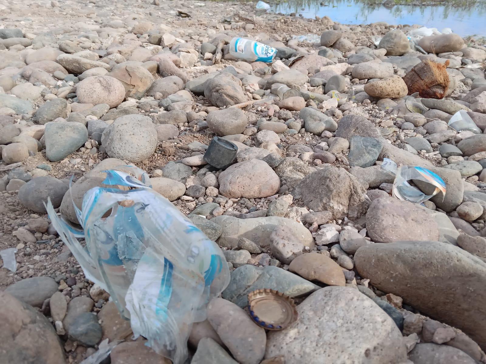 $!Proliferan tiraderos de basura y escombro en el margen del Río Baluarte