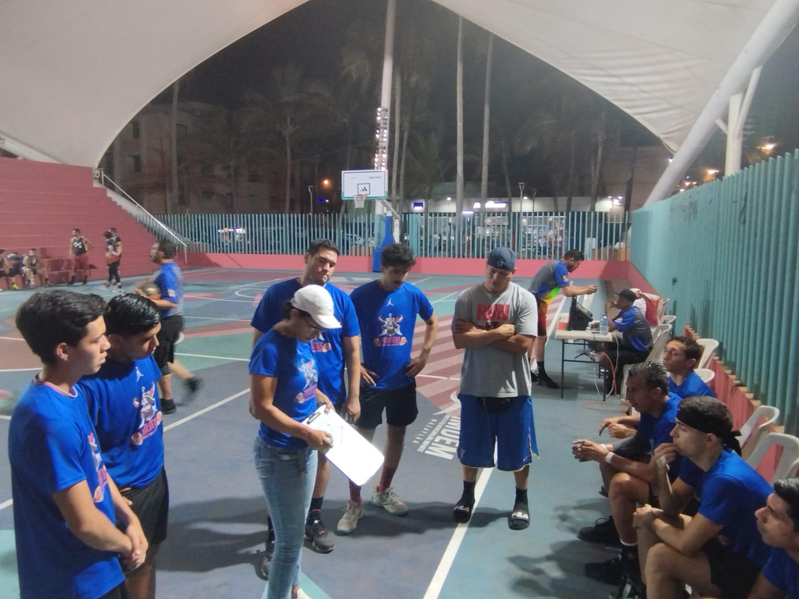 $!Piratas Basketball sostiene partido de preparación ante cuadro local