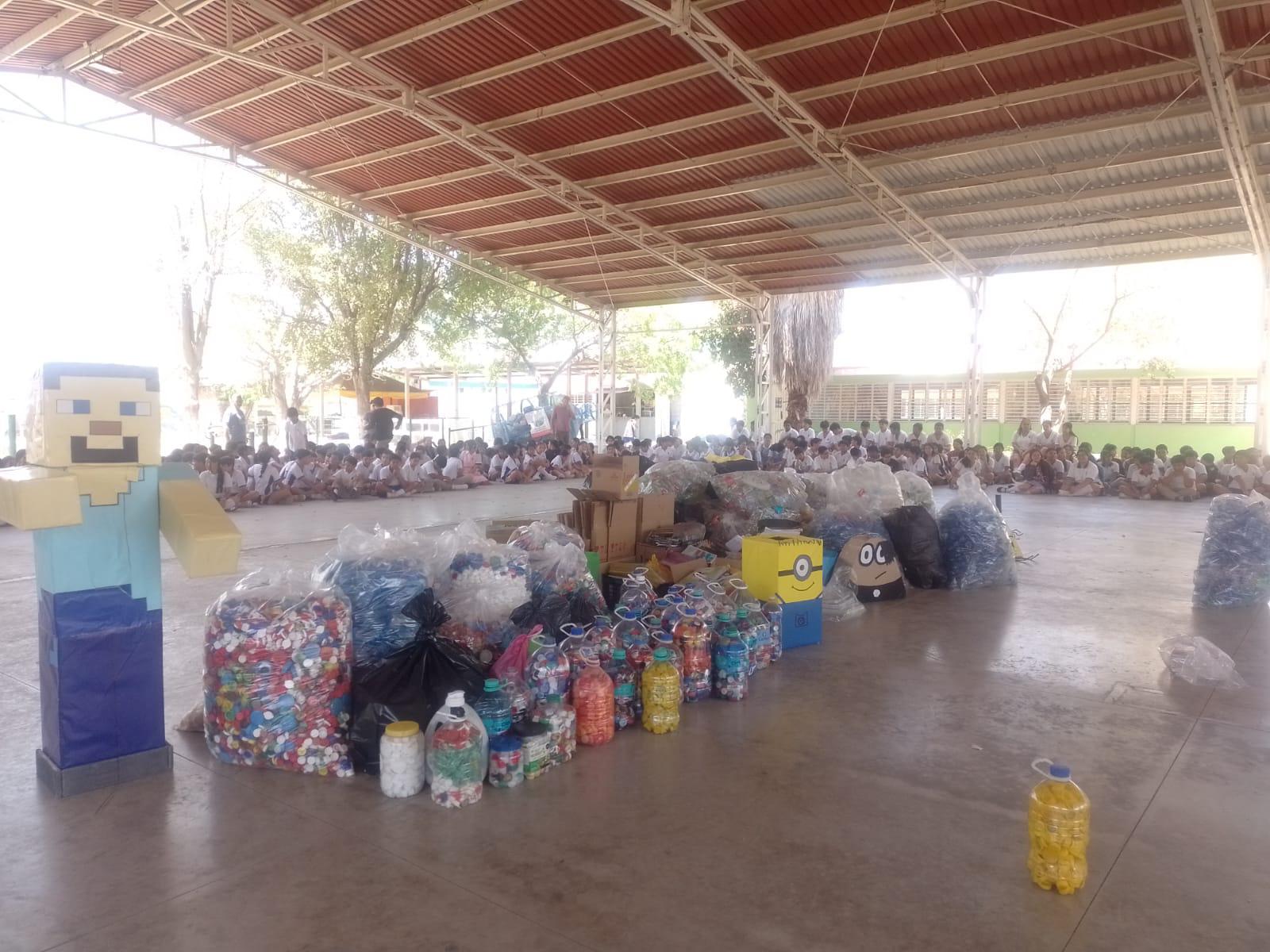 $!Recolectan 4.3 toneladas de tapitas en la Federal 3, en Mazatlán