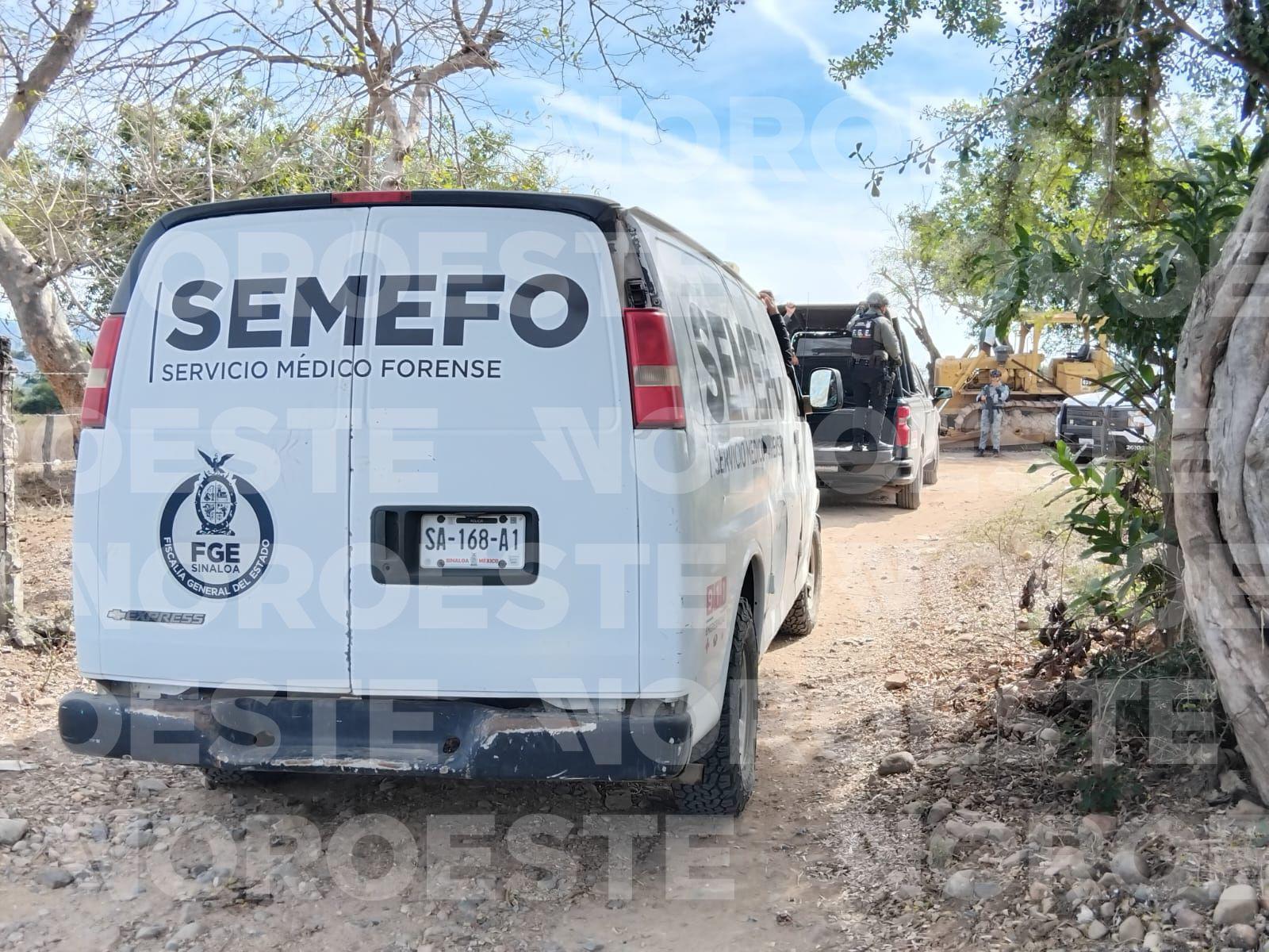 $!Ingresa unidad del Servicio Médico Forense a lugar de presunta fosa clandestina en zona de El Verde, Concordia