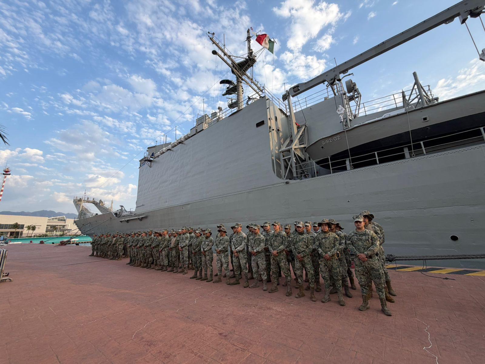 $!Arriba buque con personal de Infantería de Marina para reforzar la seguridad, en Puerto Vallarta, Jalisco