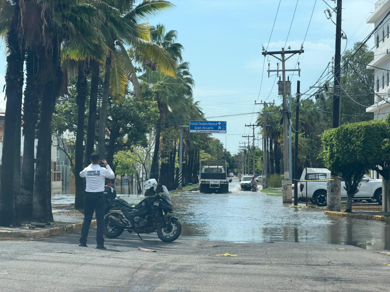 $!Colapsa de nuevo la Avenida Cruz Lizárraga en Mazatlán tras las intensas lluvias