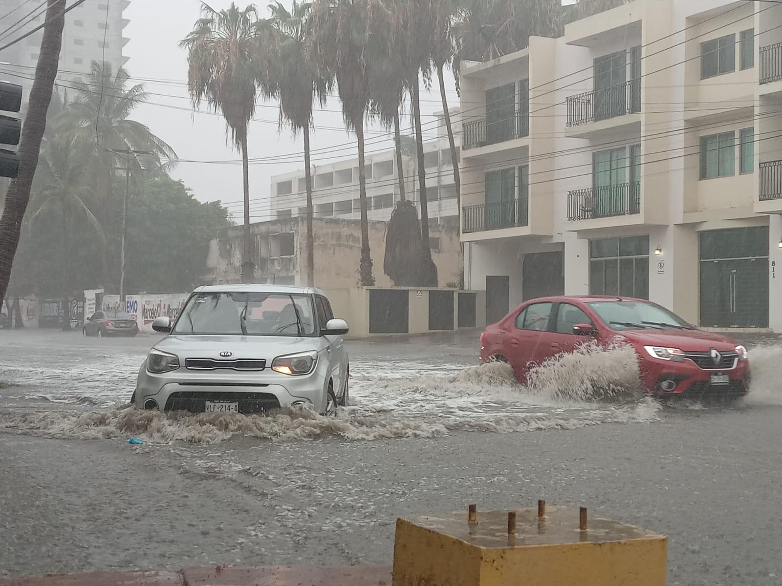 $!Dejan lluvias en Mazatlán una persona ahogada, inundaciones, apagones y colapso vial