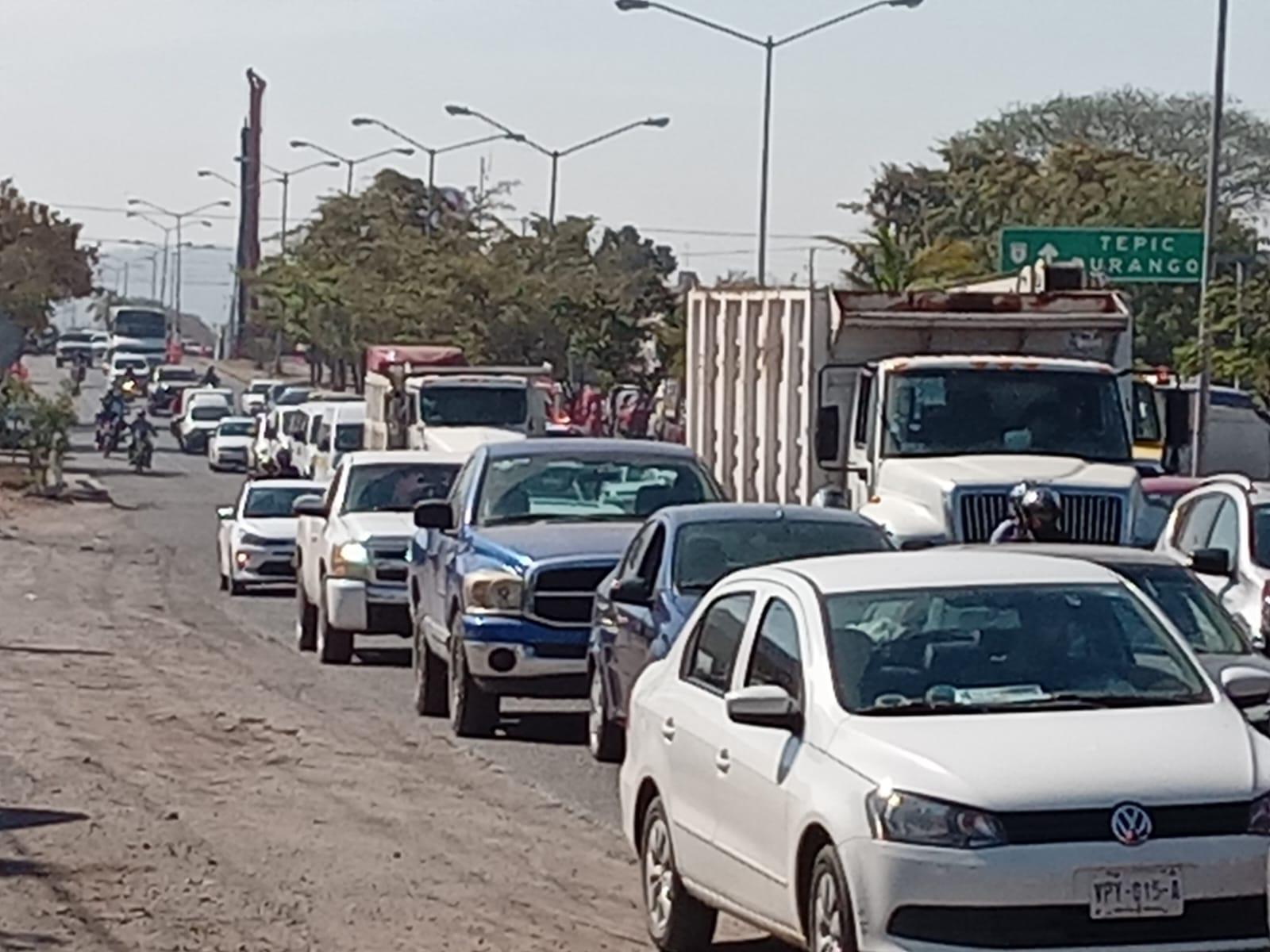 $!Colapsa el tráfico por inicio de construcción de puente entre Colosio y Múnich, en Mazatlán