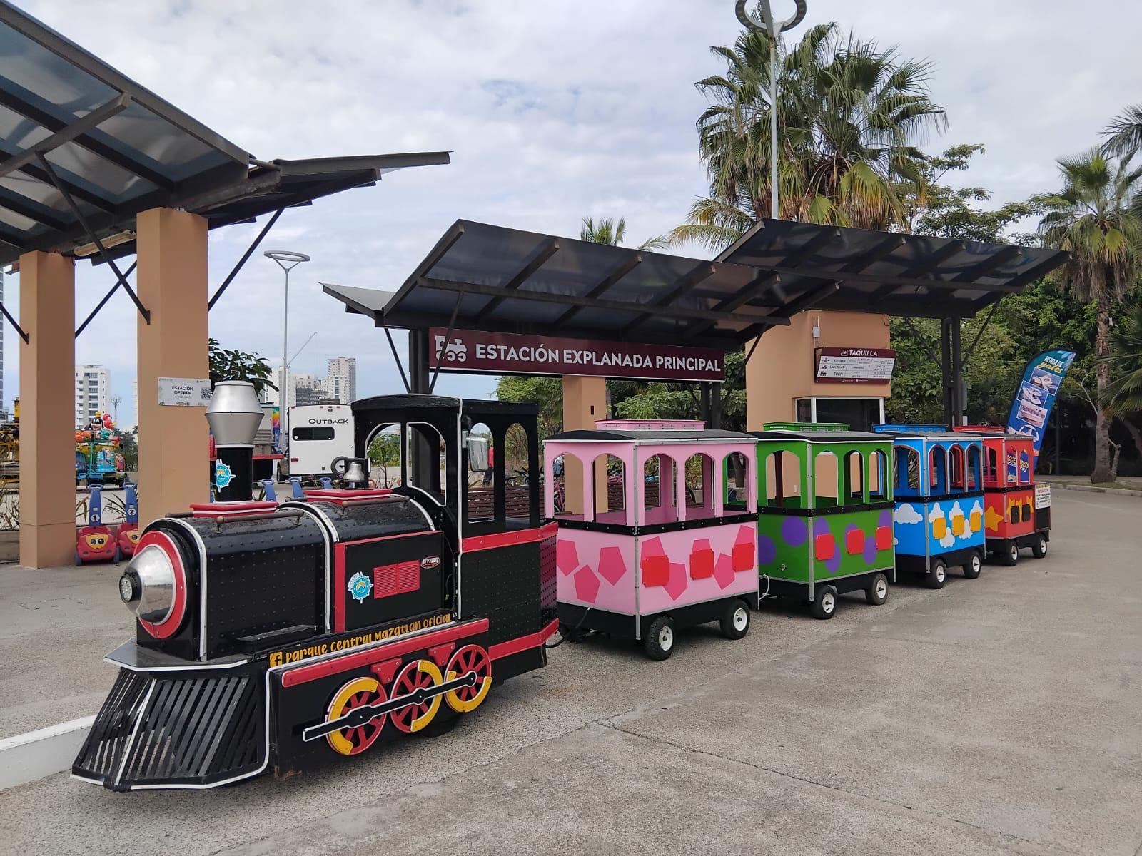 $!Avanza instalación de la Villa Navideña 2025 en Mazatlán