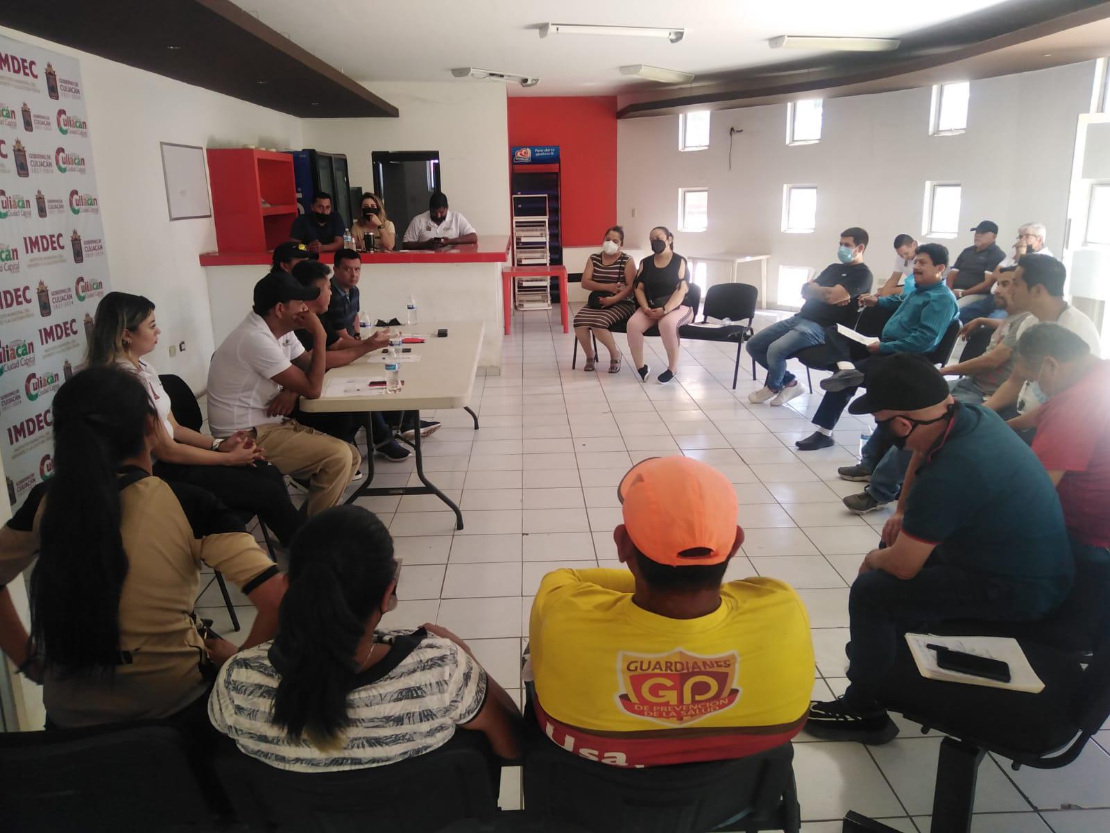 $!Se reúnen para organizar Liga Intercolonial de Futbol Siete, en Culiacán