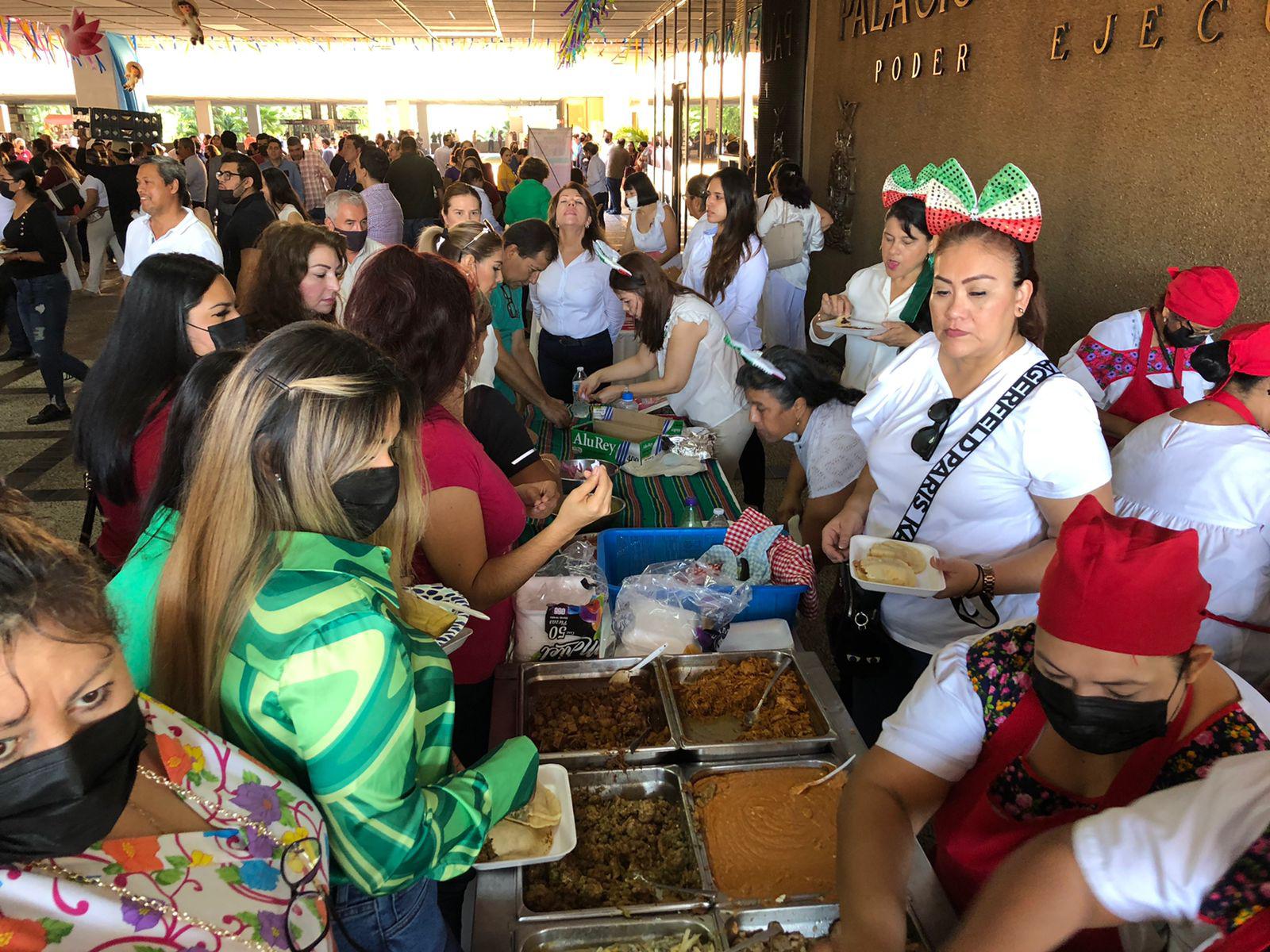 Celebran Gran Kermés Mexicana en Palacio de Gobierno
