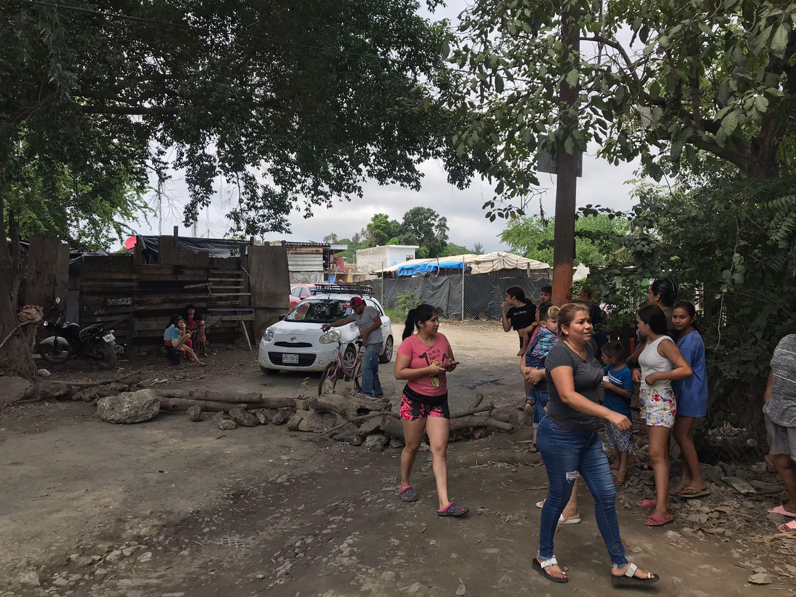$!Vecinos de la Colonia Casa Redonda, en Mazatlán, cierran calle que desahoga tráfico en la Avenida Gabriel Leyva