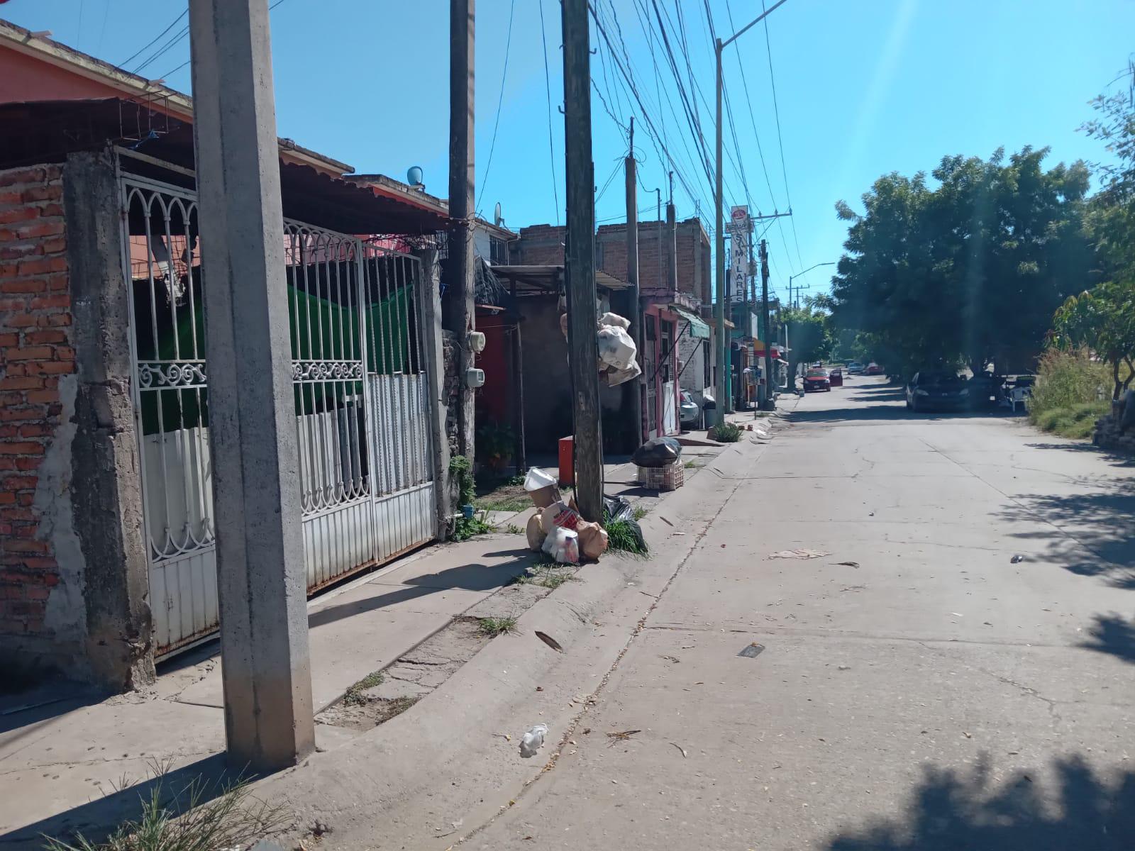 $!Cumple la basura en Mazatlán una semana en las calles y enfurece a colonos la falta de atención de Servicios Públicos Municipales