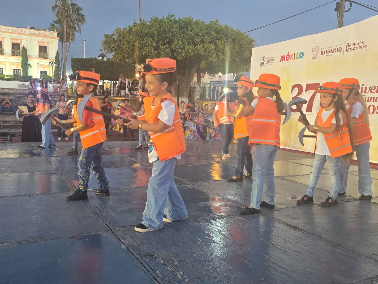 $!Con espectáculo cultural, música y la ausencia de la Alcaldesa, celebran 370 años de fundación de El Rosario