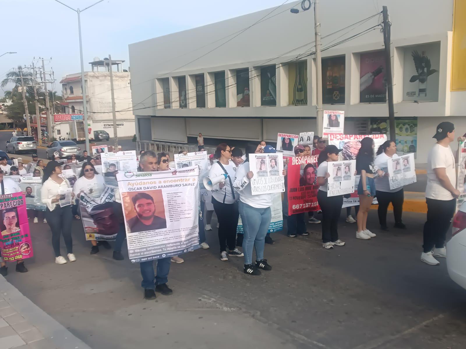 $!Familiares de desaparecidos marchan nuevamente por el malecón de Mazatlán
