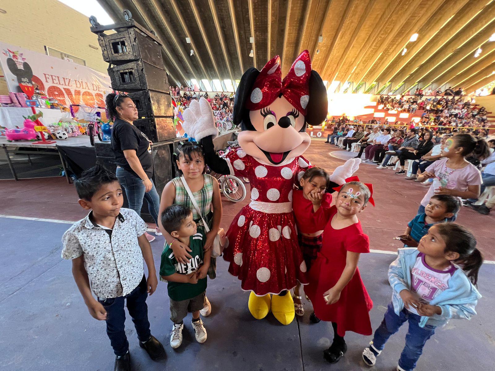 $!Celebran niños y niñas de Rosario el Día de Reyes