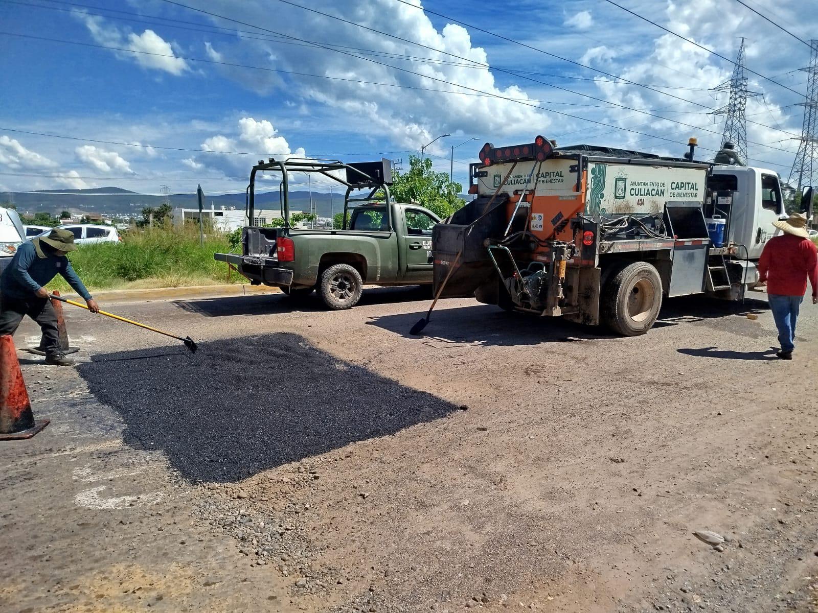 $!Ayuntamiento refuerza bacheo en vialidades de Culiacán
