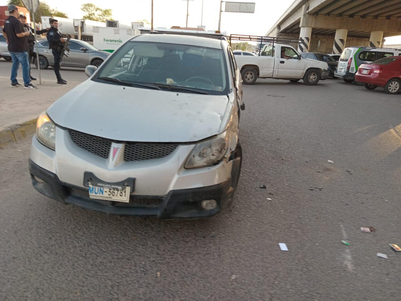 $!Choque en crucero de Culiacán deja a una mujer con lesiones