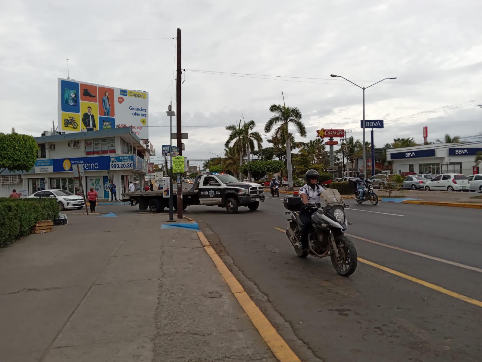 $!Multa Tránsito por estacionarse alrededor del IMSS nuevo, en Mazatlán