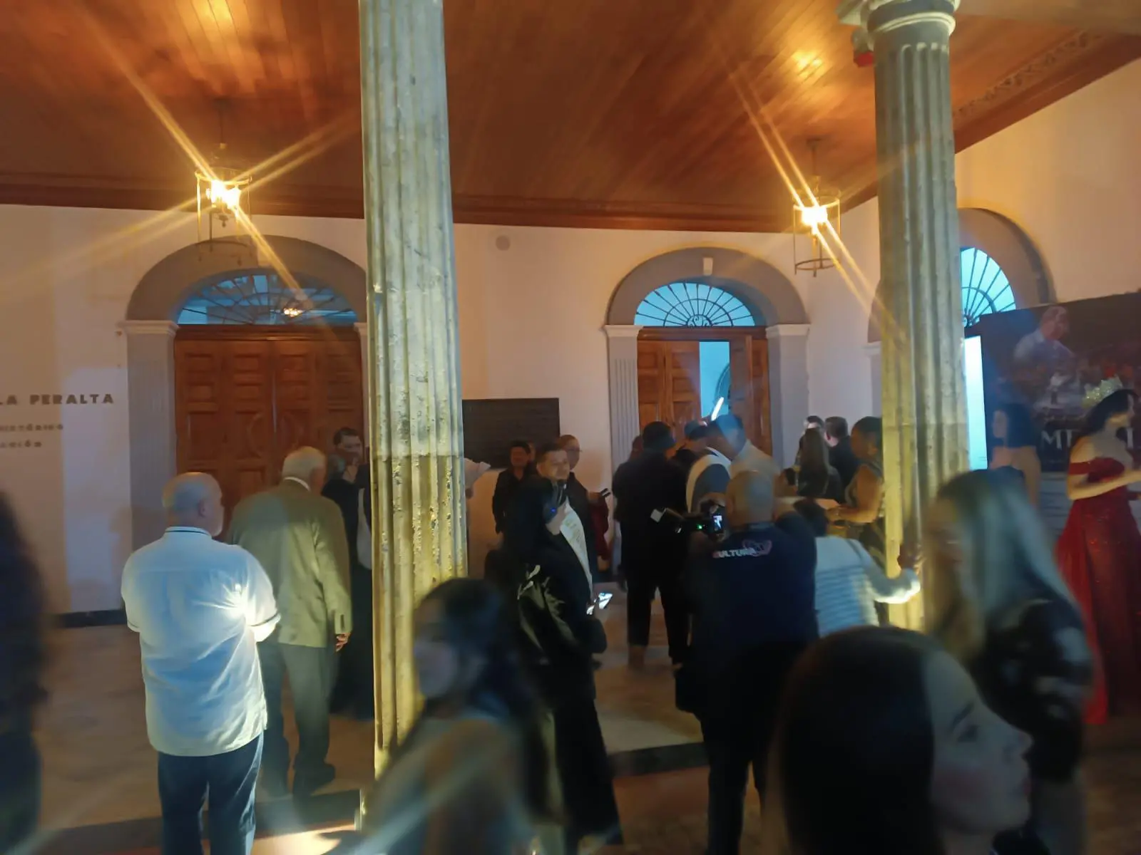 $!Llegan porras y familias previo a la elección de la Reina del Carnaval de Mazatlán 2026