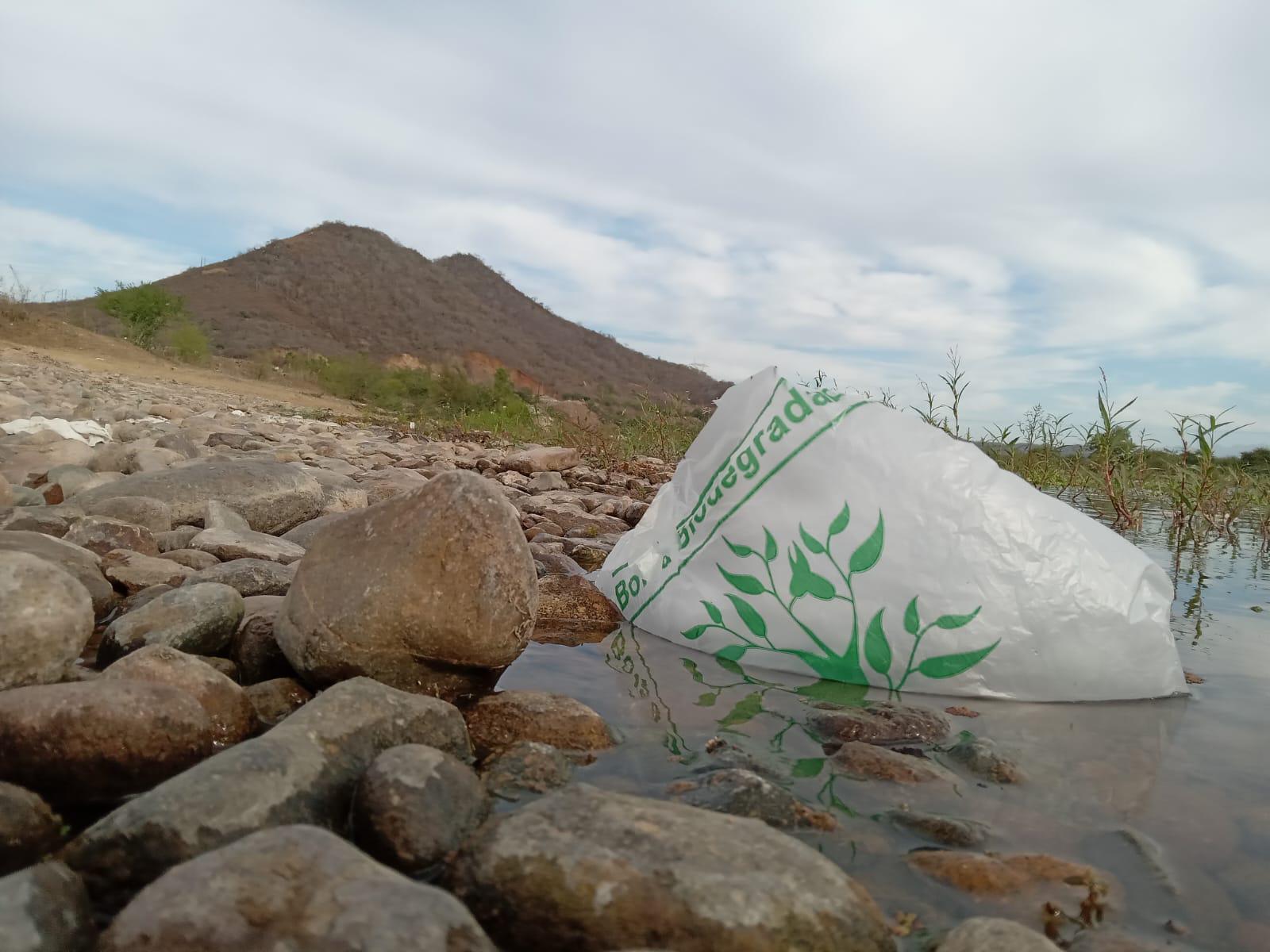 $!Proliferan tiraderos de basura y escombro en el margen del Río Baluarte