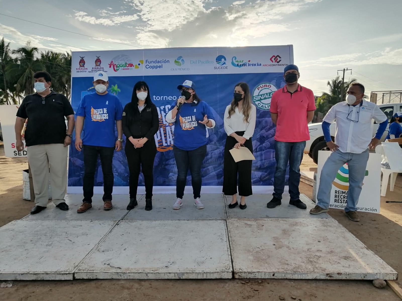 $!Funcionarios municipales y estatales encabezan el evento.