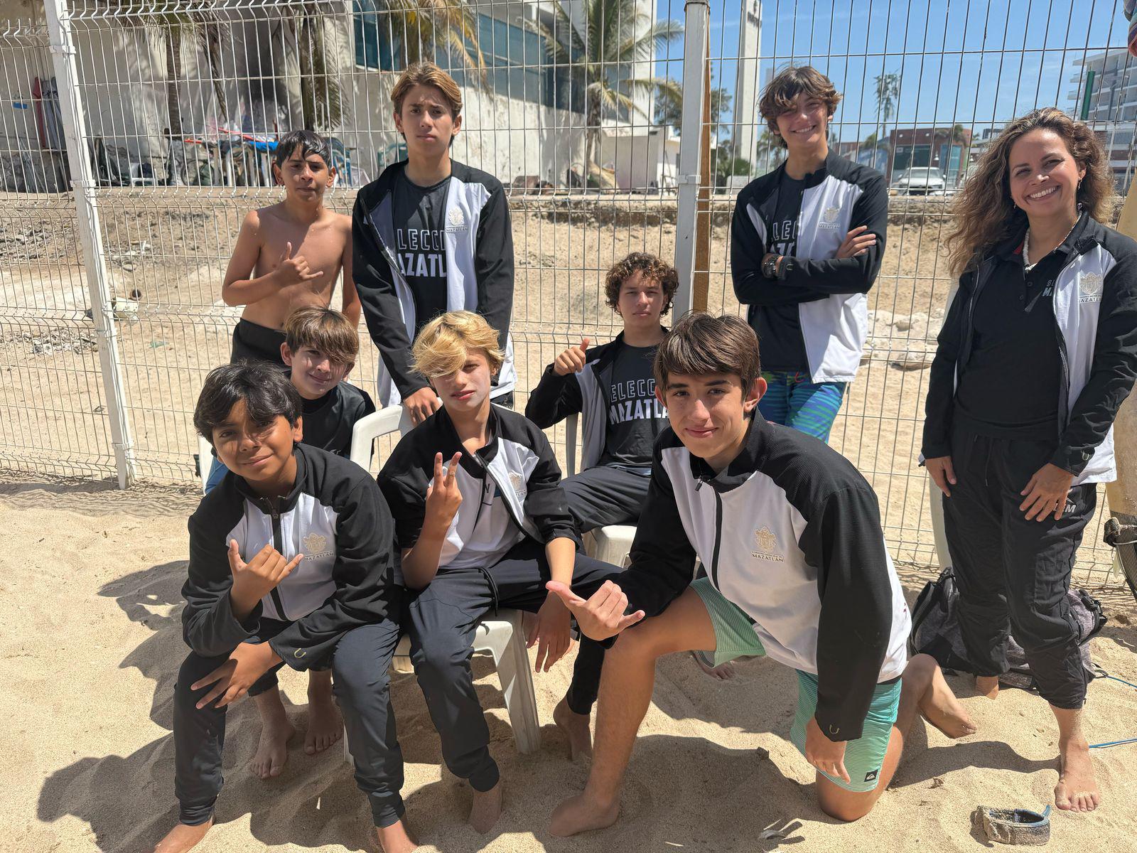 $!Jóvenes surfistas destacan en clasificatorio rumbo a los Nacionales