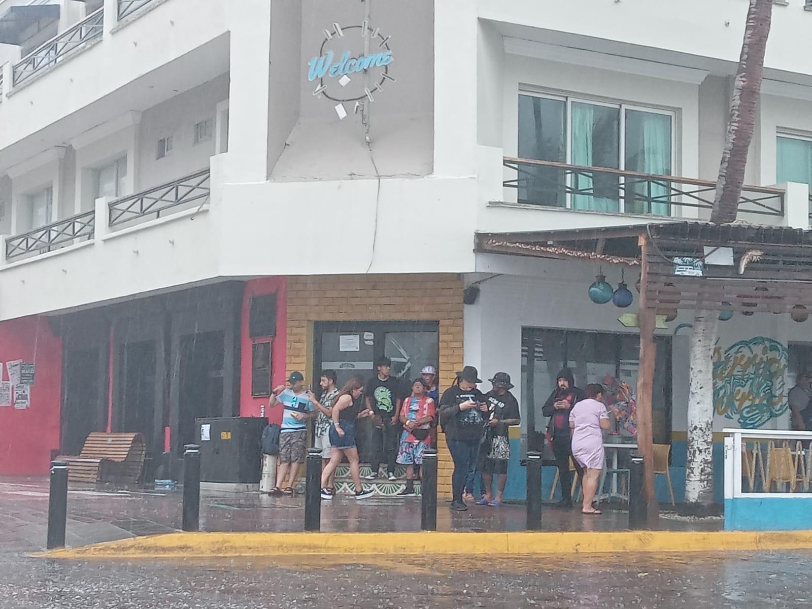 $!Dejan lluvias en Mazatlán una persona ahogada, inundaciones, apagones y colapso vial