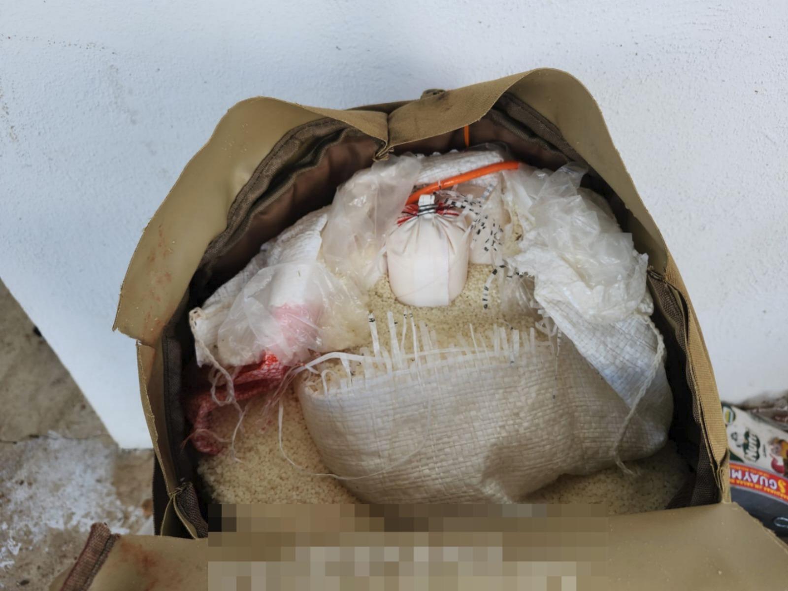 $!Marina libera a hombre privado de la libertad y asegura armamento y material explosivo en Sinaloa