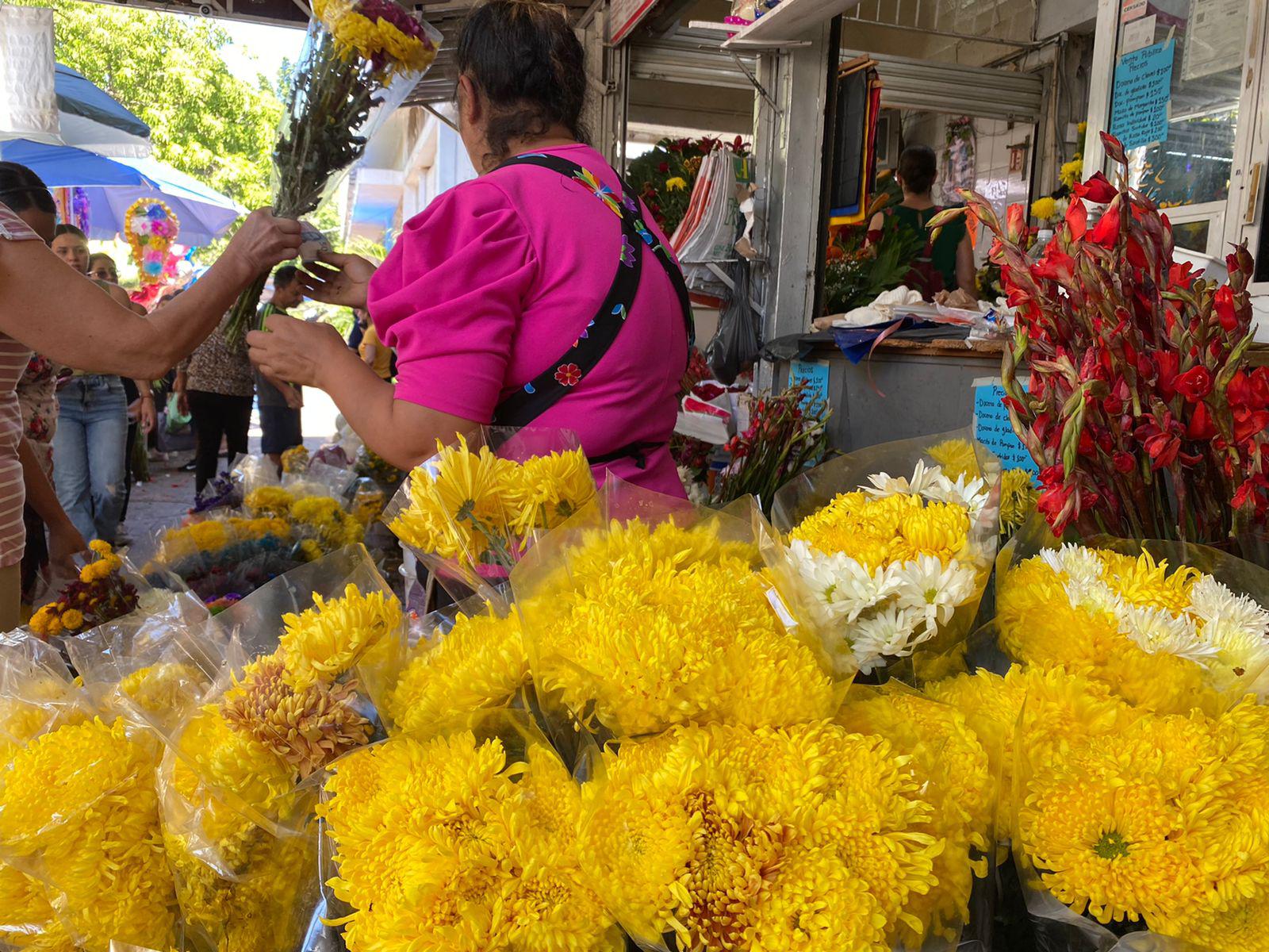 $!Este Día de Muertos, el Centro de Culiacán luce solo; comerciantes reportan ventas bajas