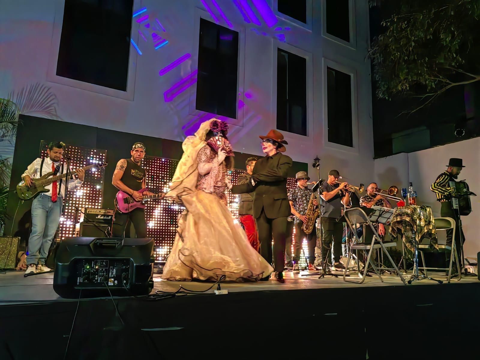 $!Los artistas de Festival Mundial de Circo en el Pacífico Mazacircus interpretaron con mímicas las demás canciones.