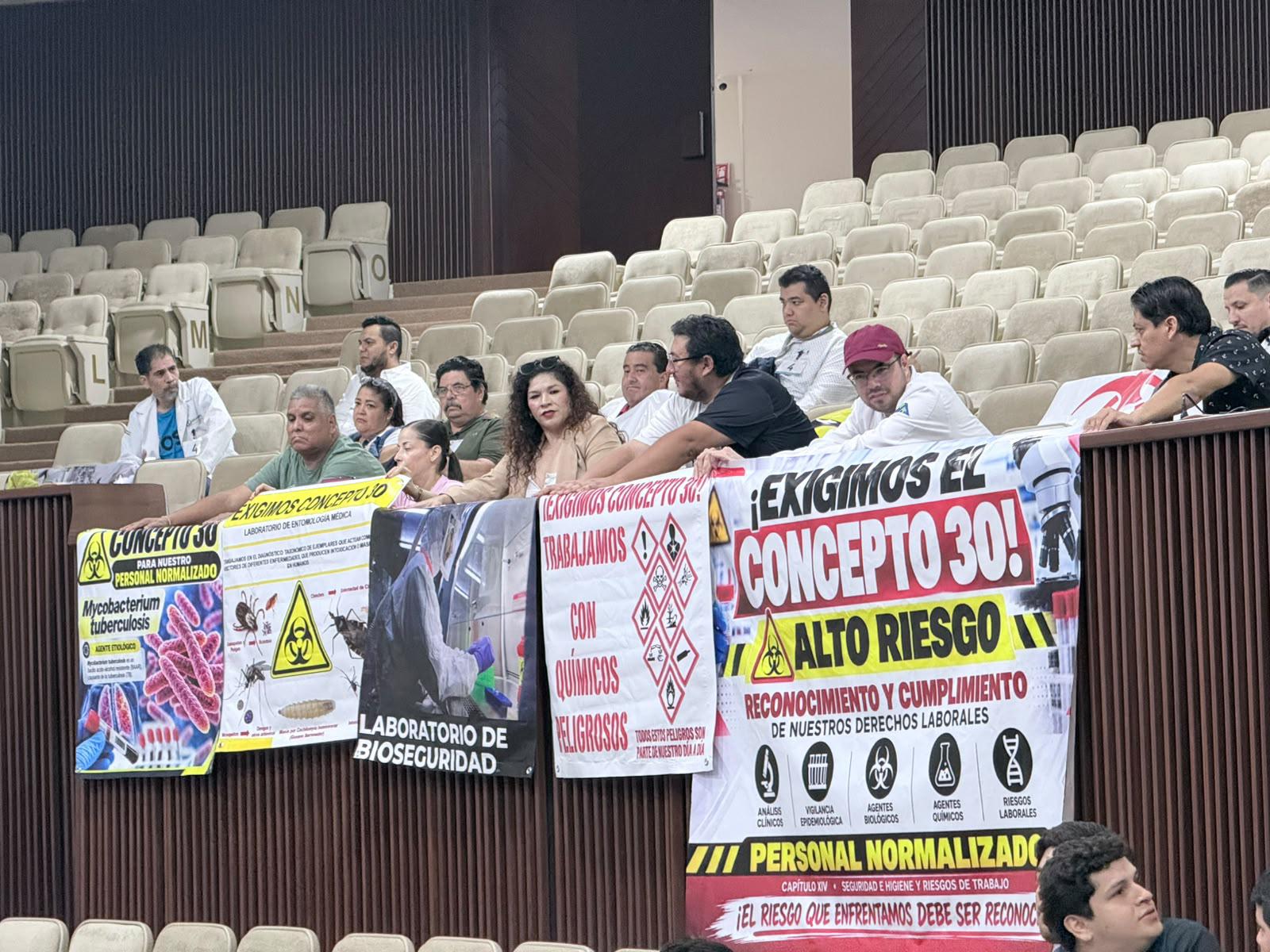 $!Trabajadores de Salud exigen pago de prestación por laborar en áreas de riesgo