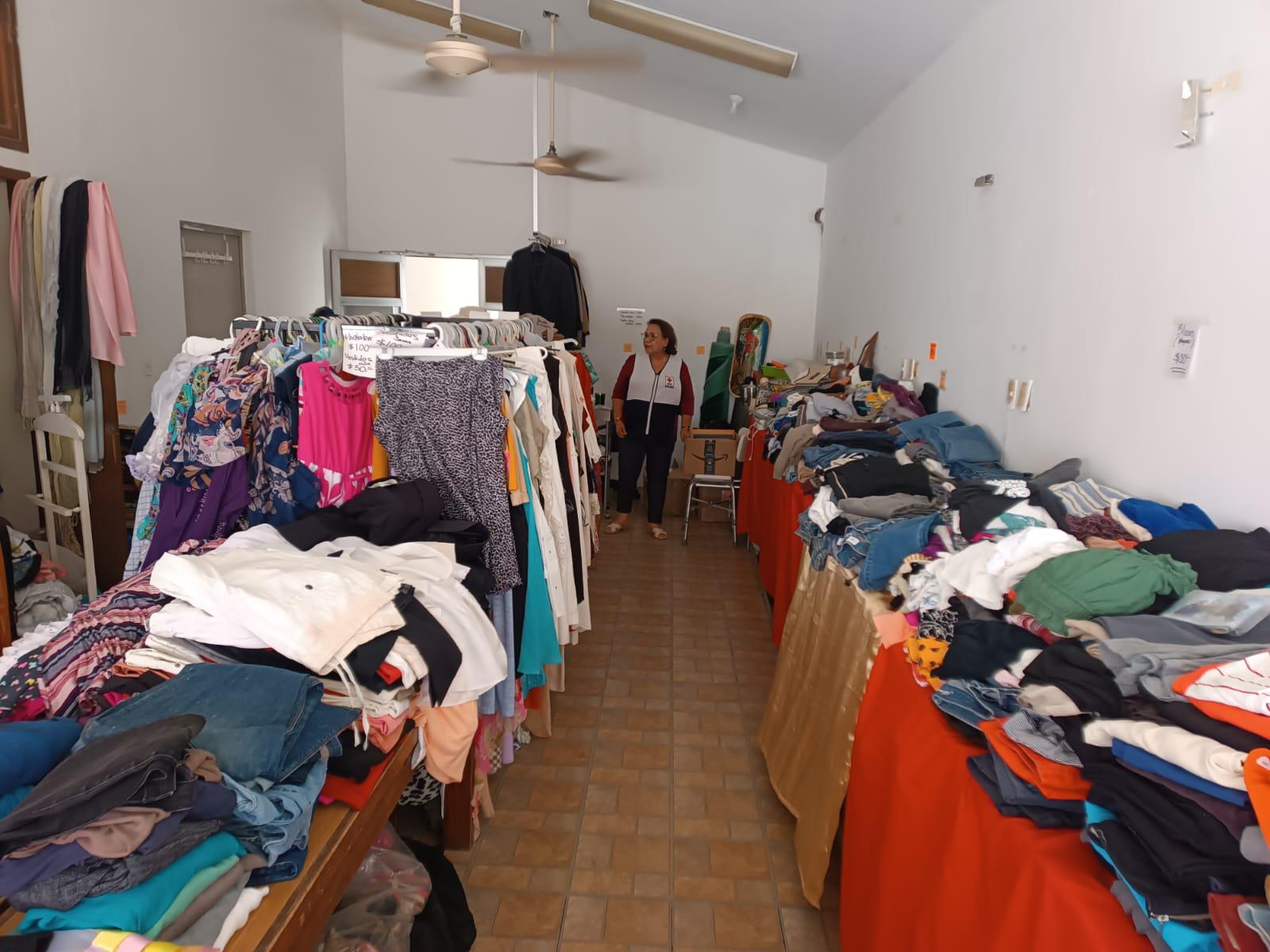 $!Realiza Cruz Roja Mazatlán su Gran Bazar mensual de ropa y accesorios