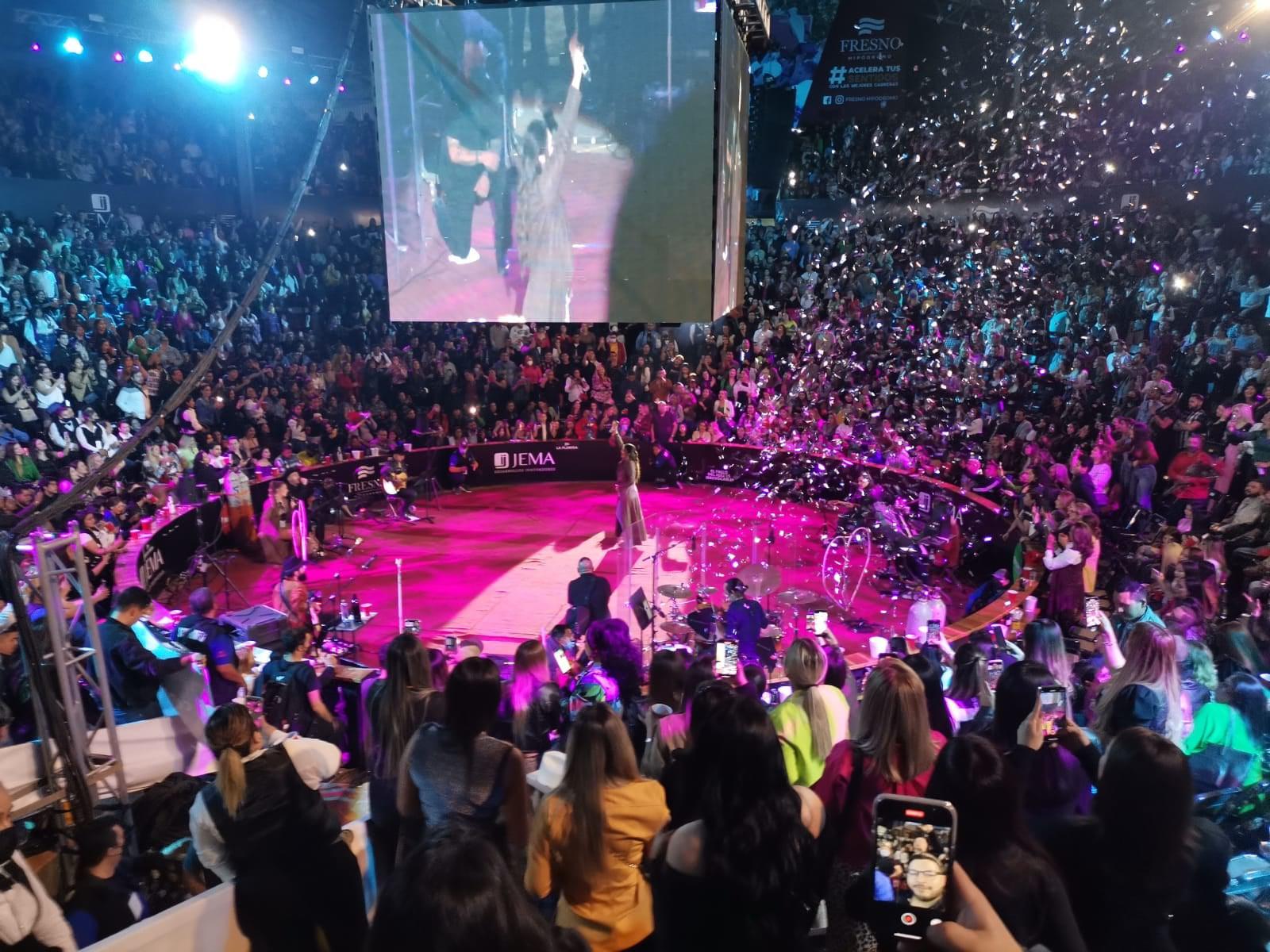 $!Regala Yuridia una noche única en su regreso al Palenque de Culiacán