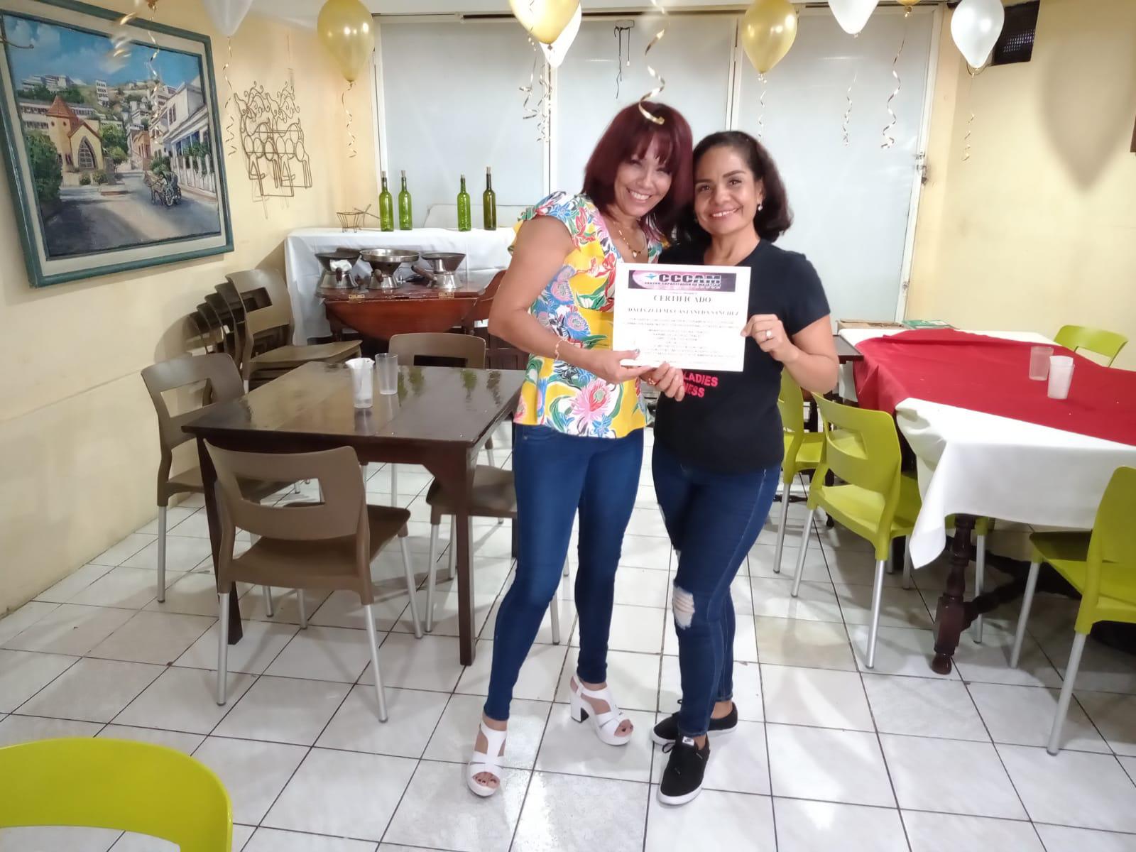 $!Cumplen instructoras de fitness en Mazatlán con certificación
