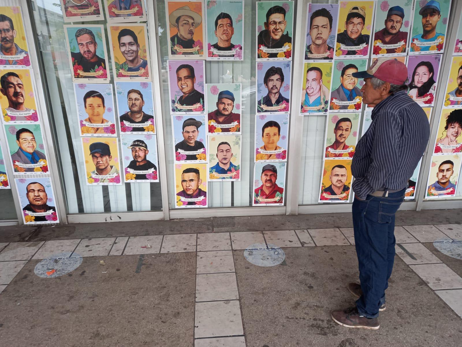 $!Sabuesos Guerreras pega rostros de desaparecidos en centro de Culiacán; ‘esto es activismo puro’, recalcan