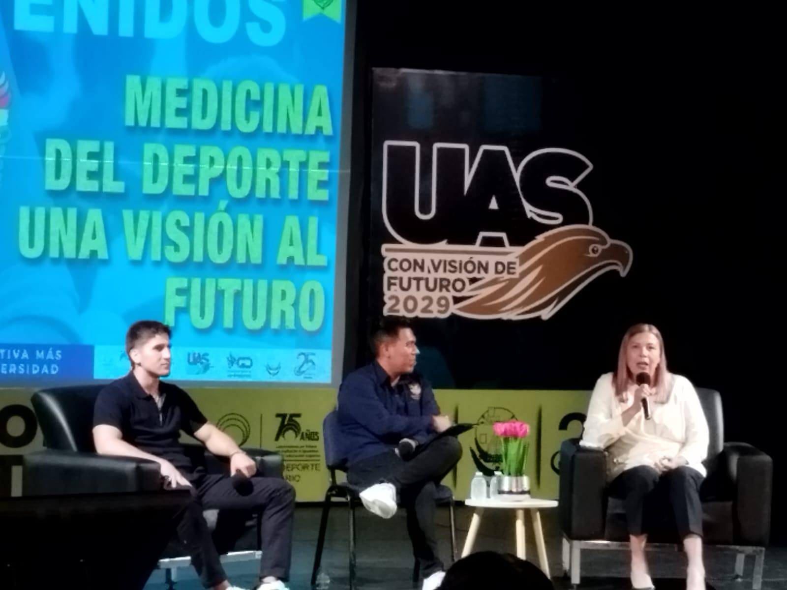 $!Marco Verde e Hilda Gaxiola comparten experiencias en la UAS