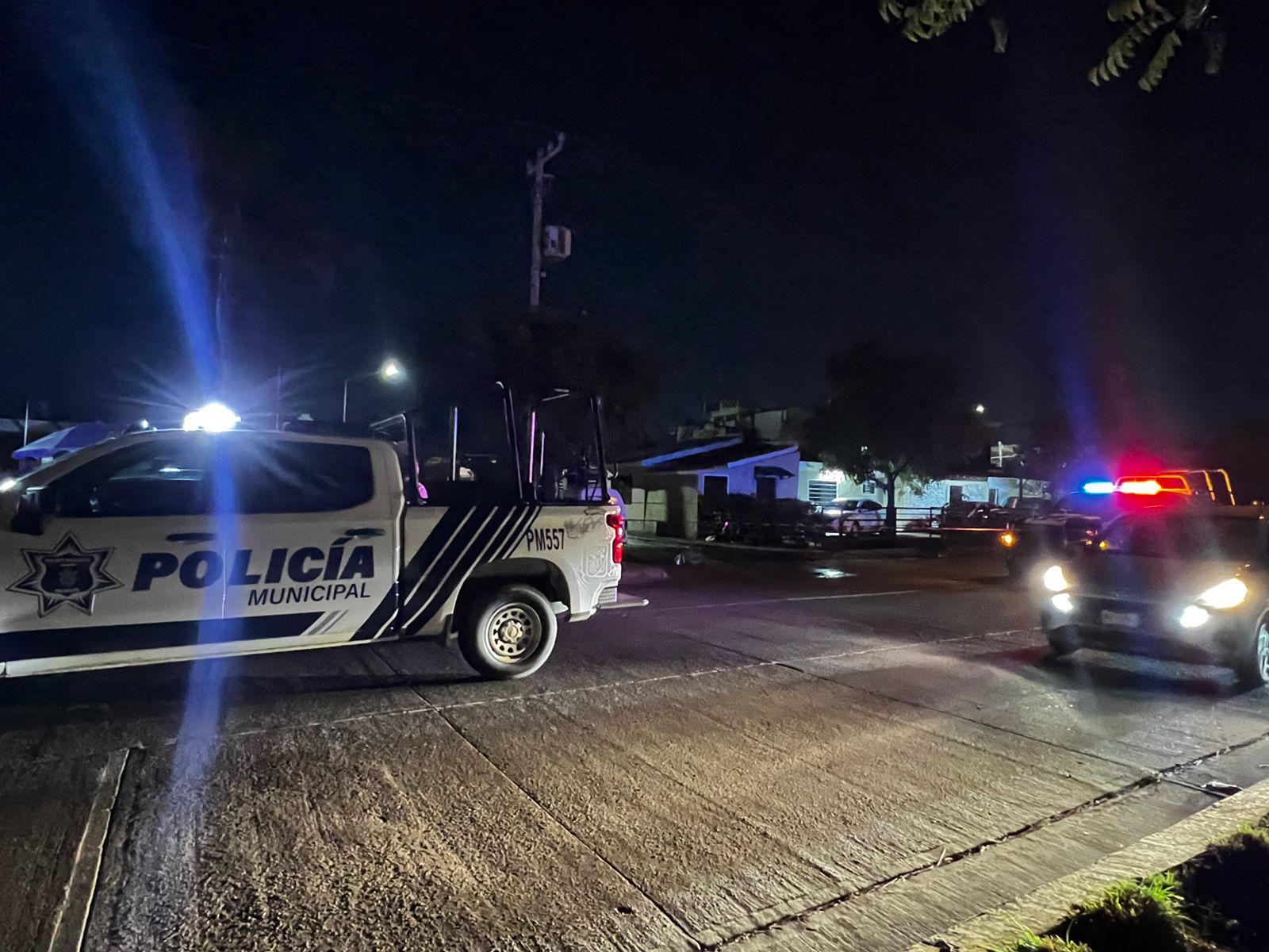 $!Asesinan en Mazatlán a civil a balazos tras arrojarlo de una camioneta