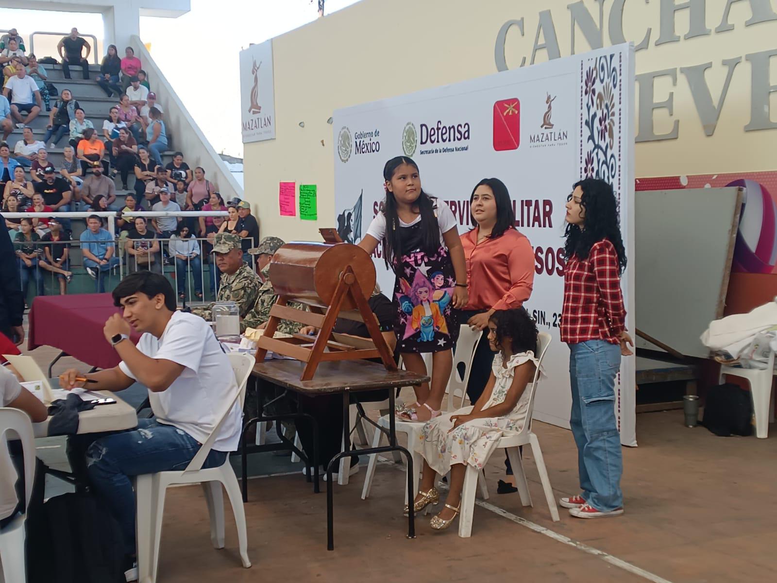 $!Sorteo del Servicio Militar reúne a mil 444 jóvenes en Mazatlán