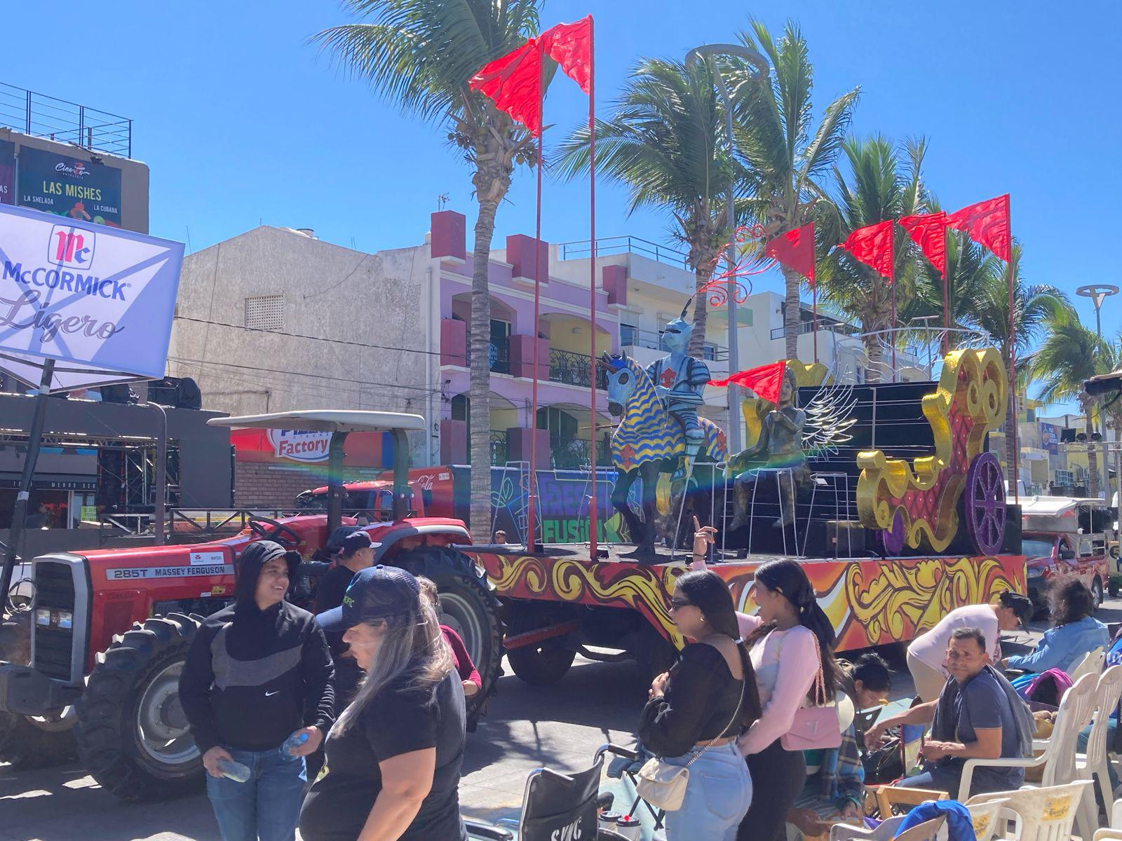 $!Están listos 29 carros alegóricos y 2 marionetas gigantes para el primer desfile del Carnaval de Mazatlán 2024