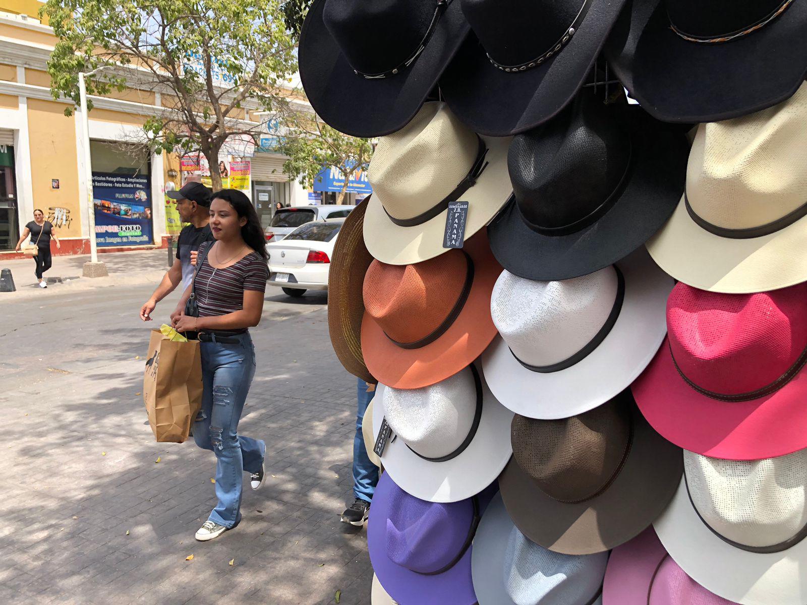 $!Hay horario especial en Mercado Garmendia y locales del Centro de Culiacán