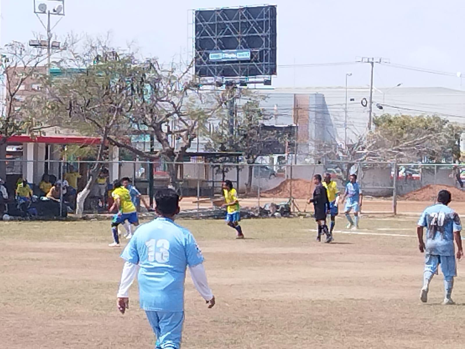 $!Frutería Bernal se bebe la Copa en Liga Veteranos Platino, en Muralla