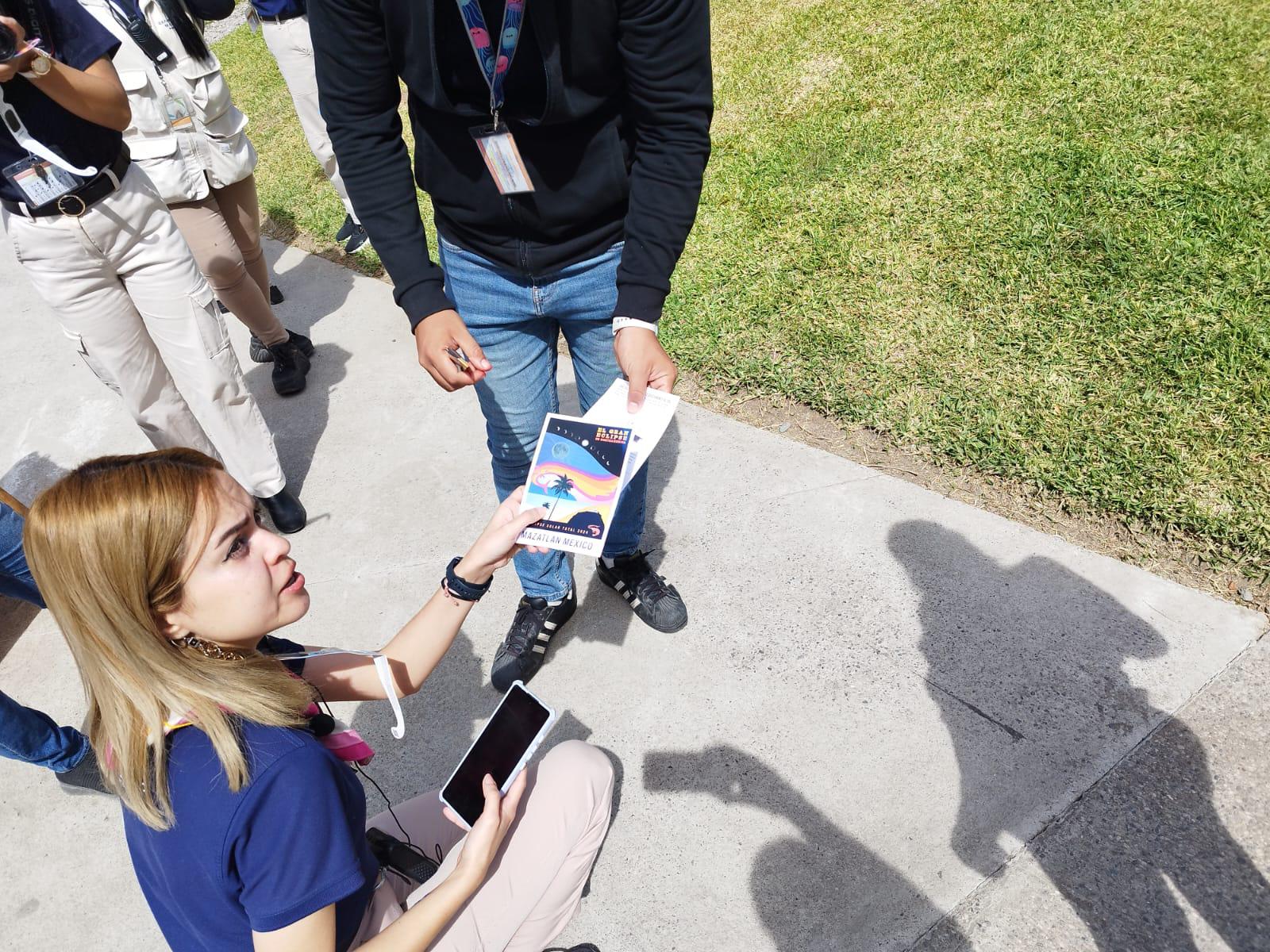 $!Disfrutan turismo y personal de Gran Acuario de Eclipse Total de Sol