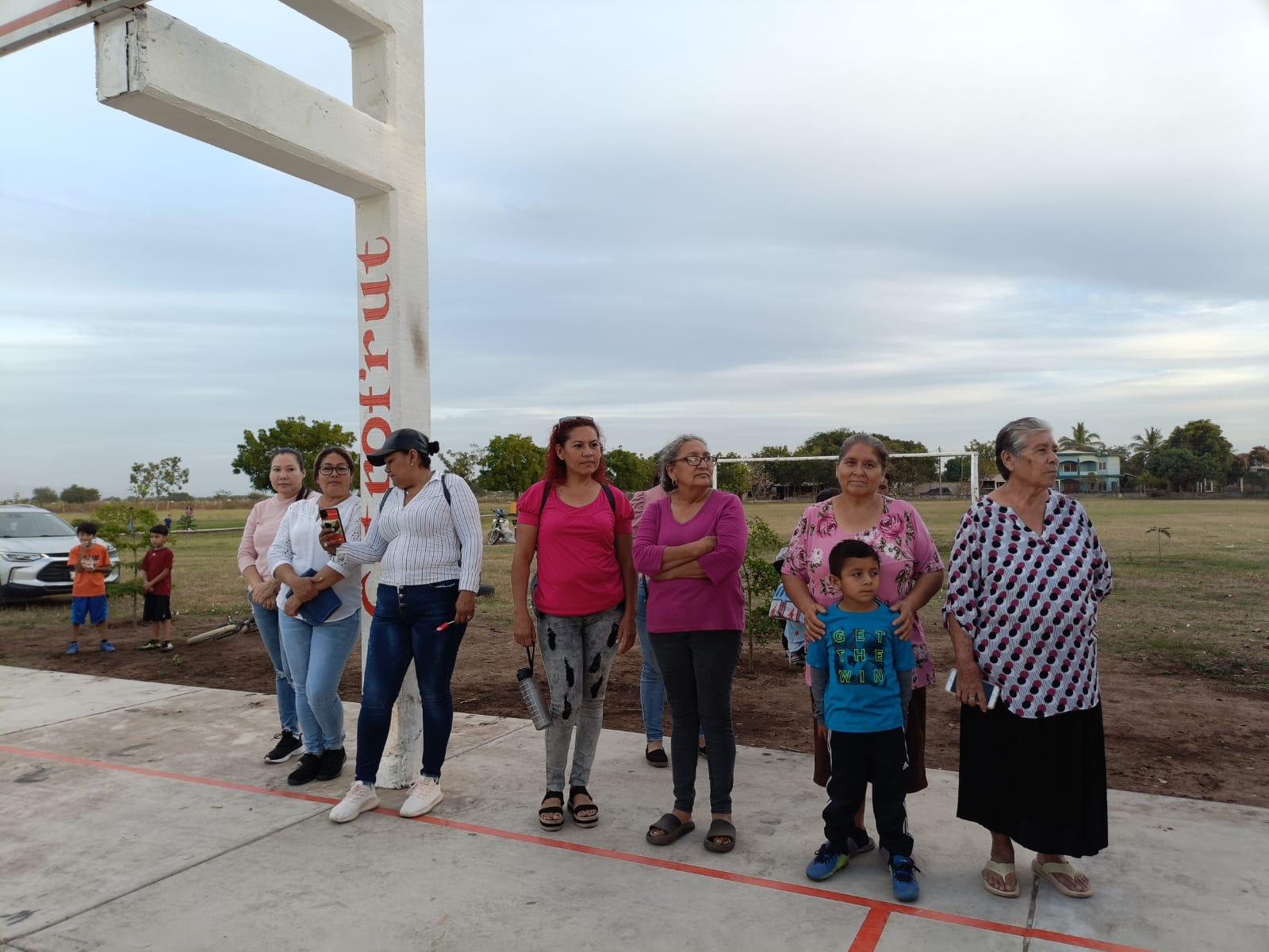 $!Rehabilitan cancha de la Colonia Morelos, en Escuinapa