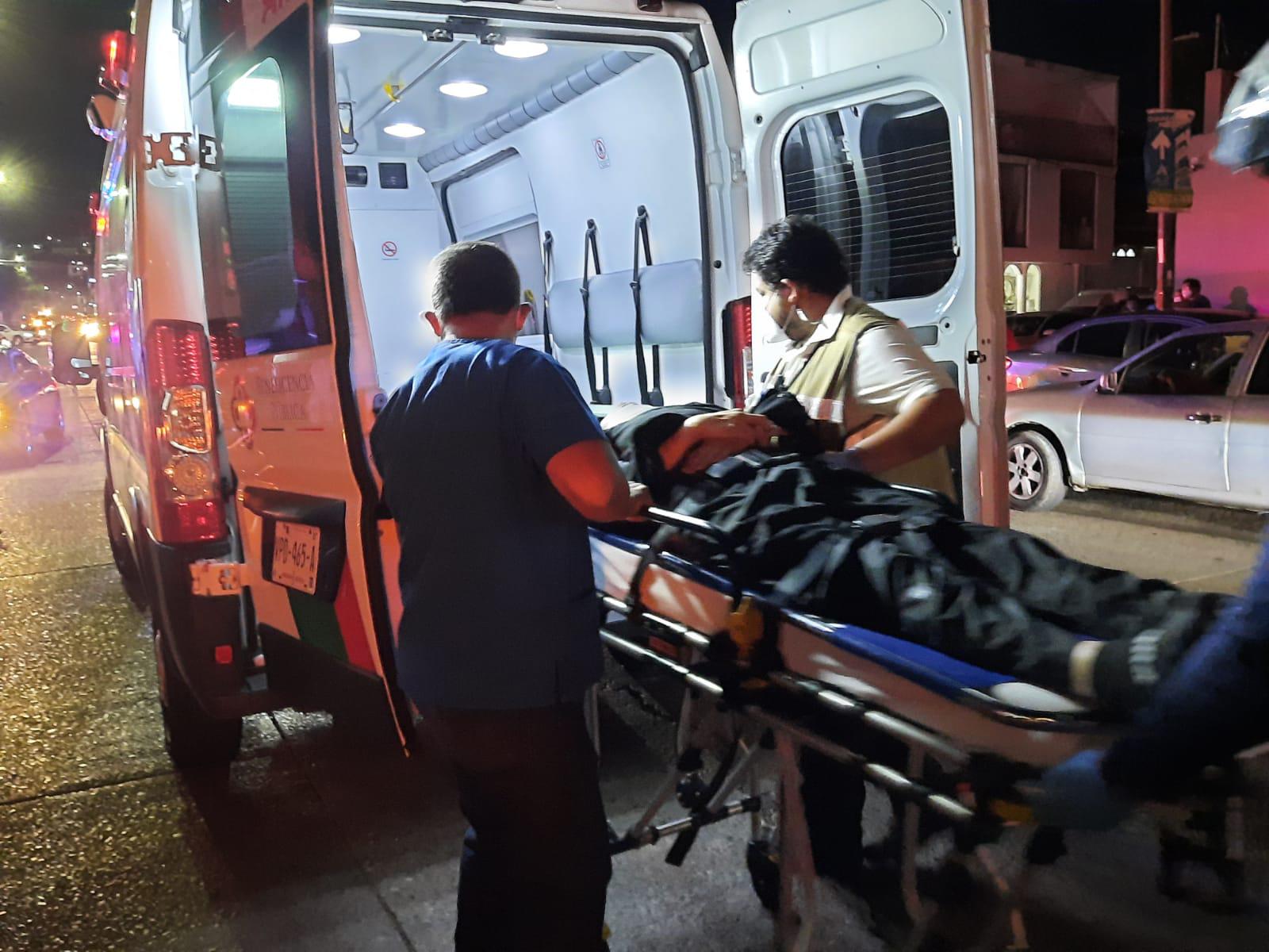 $!Motociclista resulta lesionado tras choque con camioneta, en Culiacán