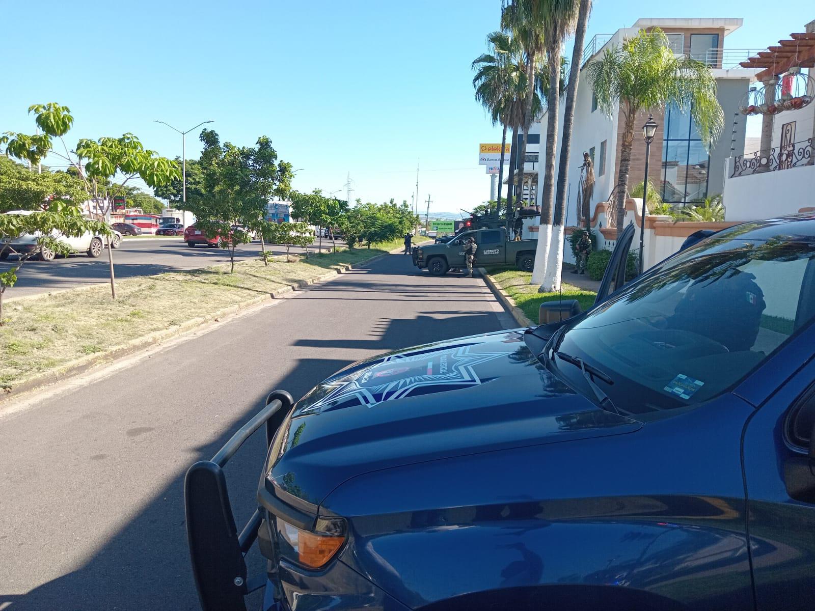 $!Montan militares y agentes operativo en residencial Montecarlo, en Culiacán