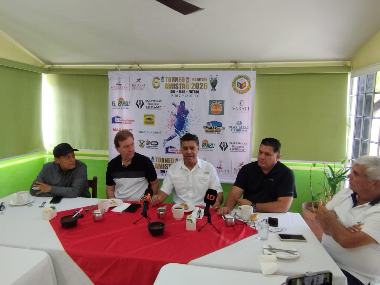 $!Torneo de Futbol de la Amistad Mazatlán 2026 reunirá a 28 equipos veteranos en el Club Muralla