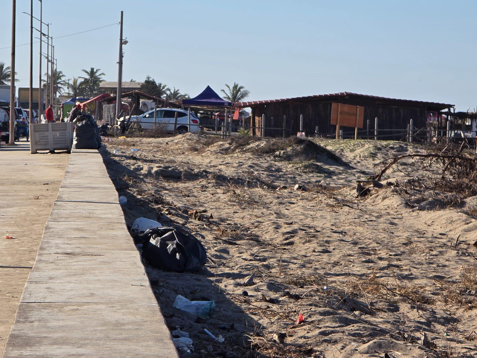 $!Playas de Rosario, llenas de basura tras vacaciones; restauranteros piden limpieza