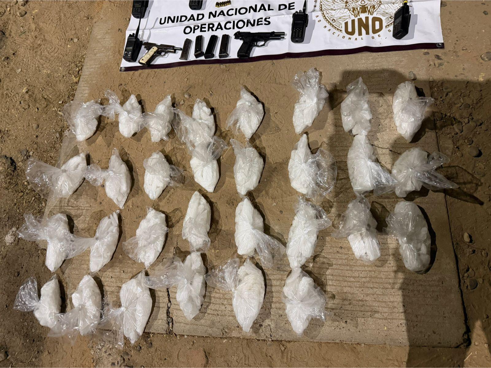 $!Detienen a 3 y aseguran un centro de monitoreo apócrifo en La Guamuchilera, Sinaloa