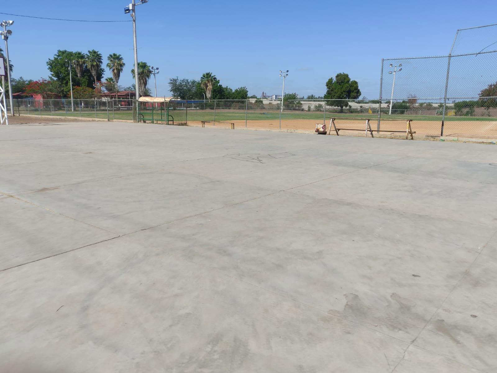 $!Rehabilitan espacios deportivos en Aguaruto para beneficio de la comunidad