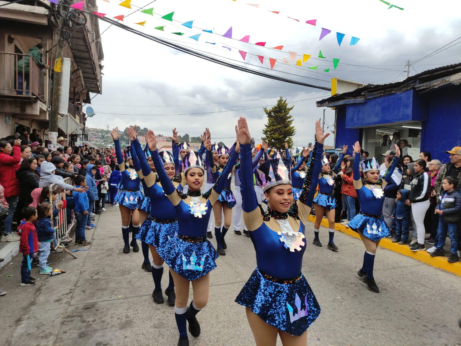 $!Llevan al Carnaval de Mazatlán a la Feria de la Madera en El Salto, Durango