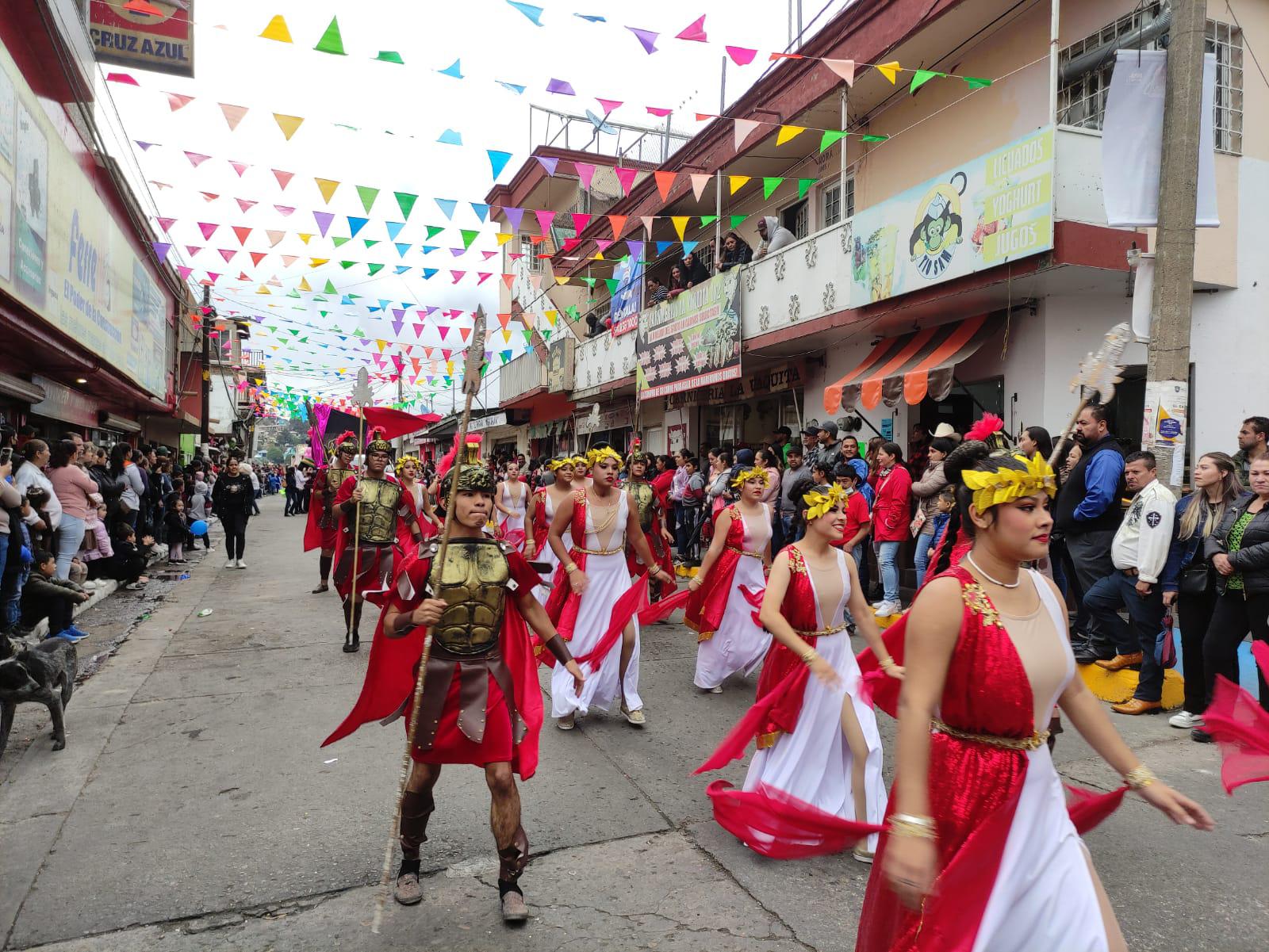$!Realeza del Carnaval de Mazatlán engalana la Feria de la Madera, en Durango
