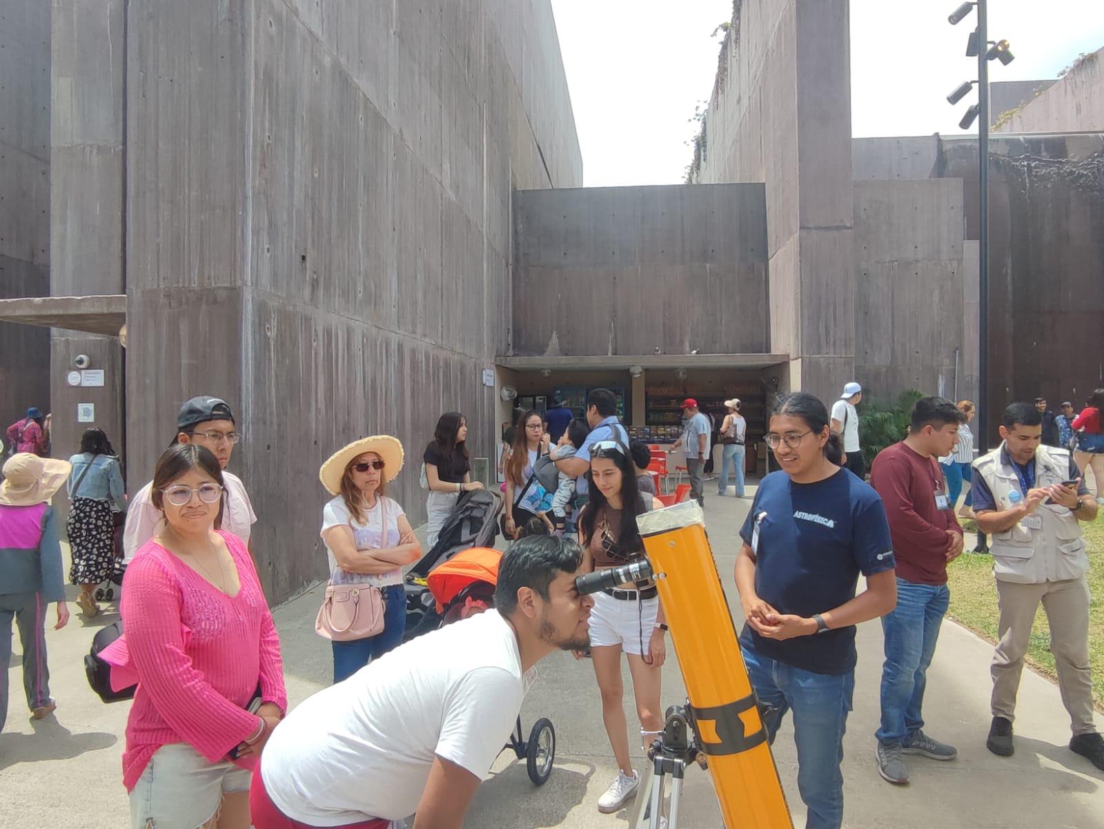 $!Abarrotan el Gran Acuario Mar de Cortés previo al eclipse total de sol en Mazatlán
