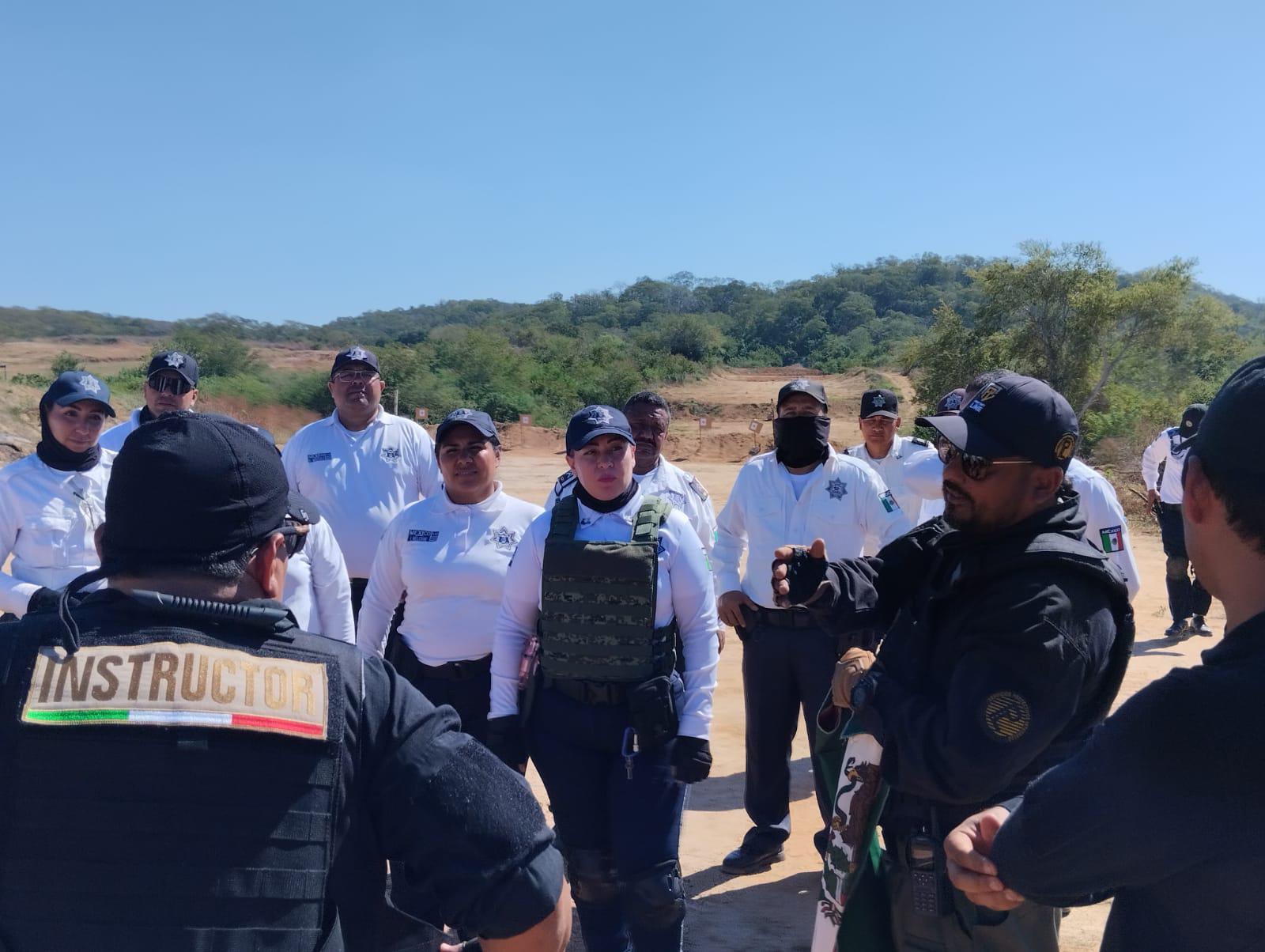 $!Capacitan a elementos de Tránsito sobre el uso de equipo policial basado en el respeto